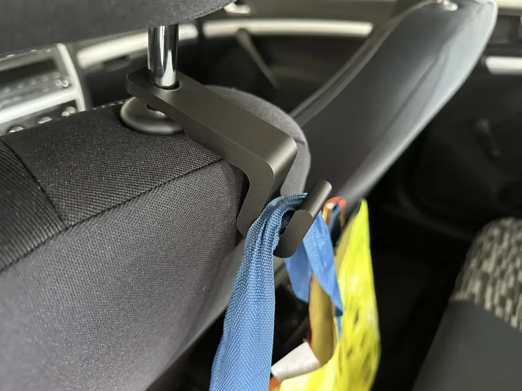 Bag hanger